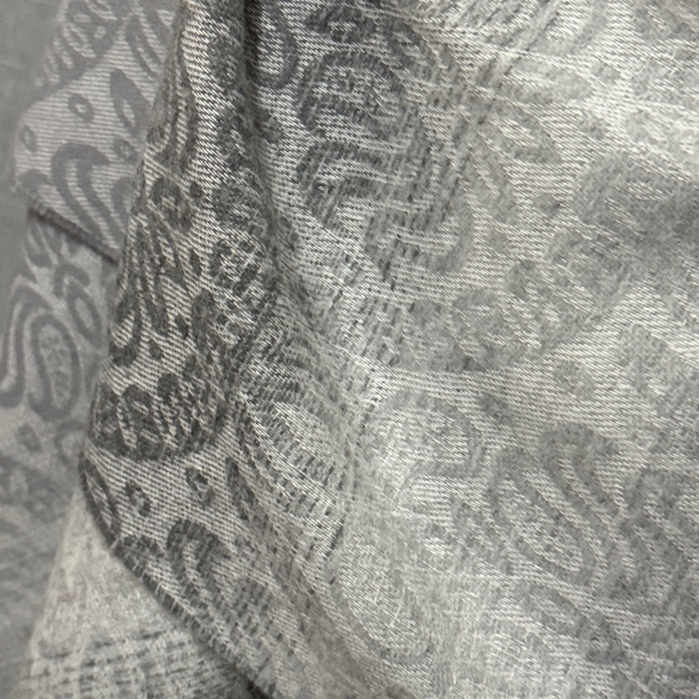 Stunning Italian Wrap/Shawl Scarf-Like New-Gray Ombre Print-Twisted Fringe-Soft - Picture 2 of 16